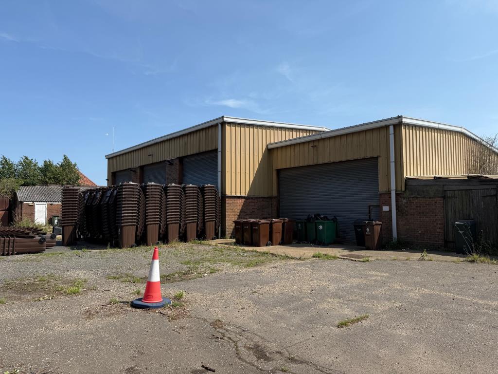 Lot: 41277 - TO BE OFFERERED IN OUR 30TH OCTOBER AUCTION - FORMER COUNCIL OFFICES & DEPOT WITH POTENTIAL - Warehouse Building with roller shutter doors